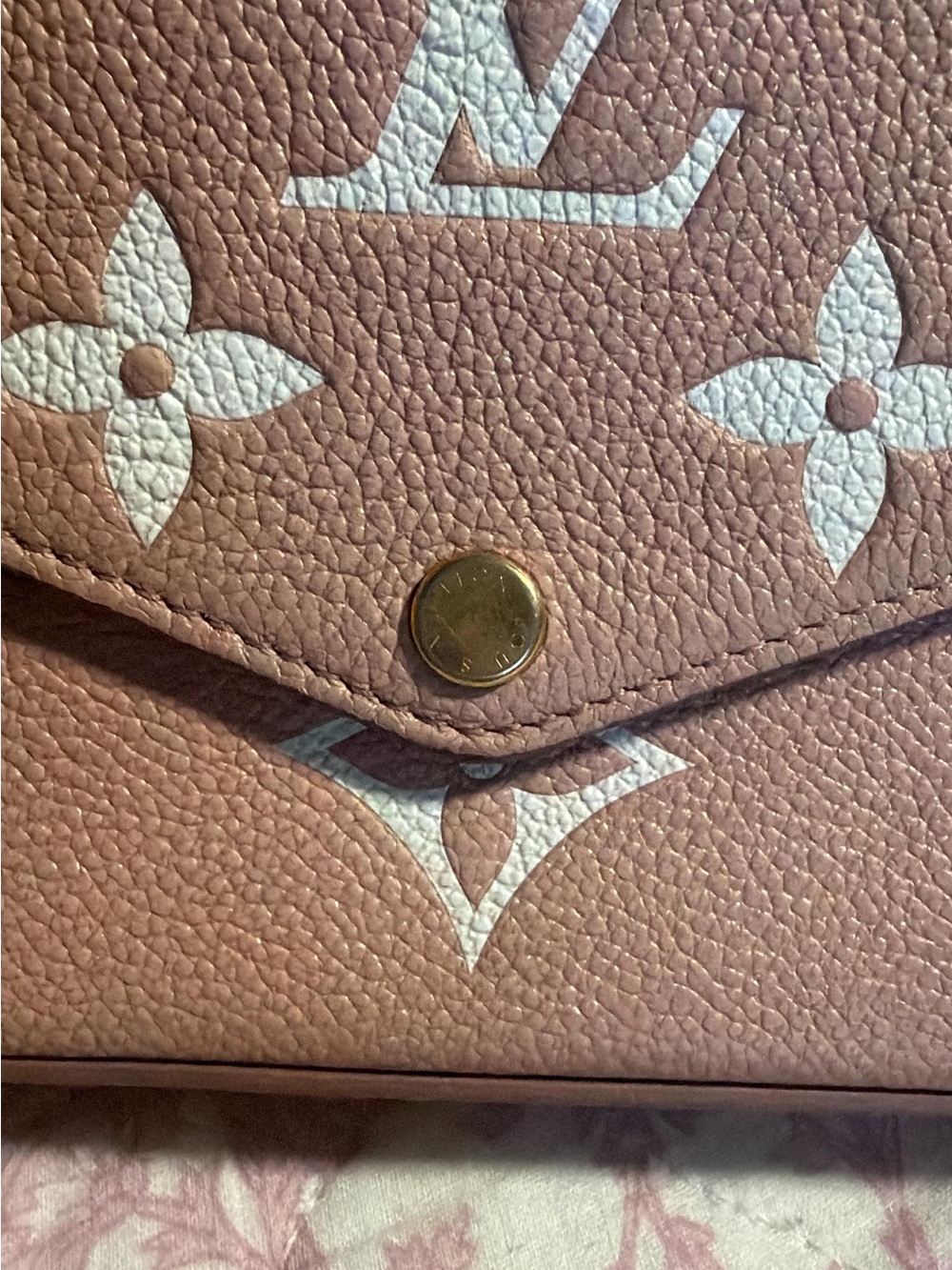 Louis Vuitton Giant Monogram
Empreinte Felicie Pochette - Picture 2 of 7